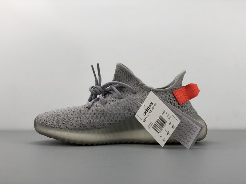 Yeezy Boost 테일라이트 운동화 001-271469