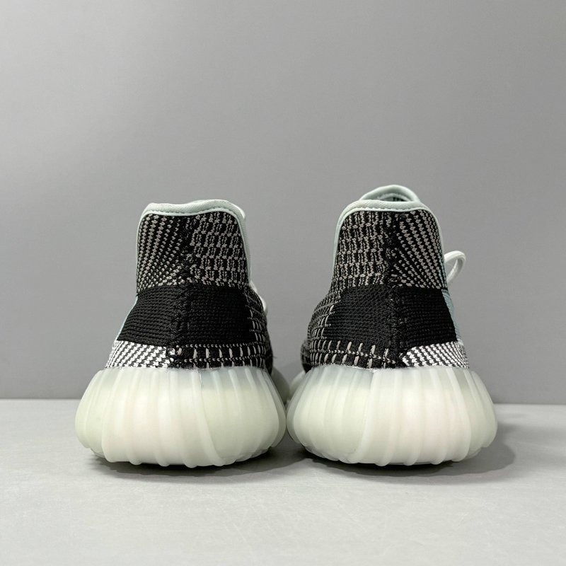 Yeezy Boost 350V2 로우탑 라이프스타일 슈 001-271478
