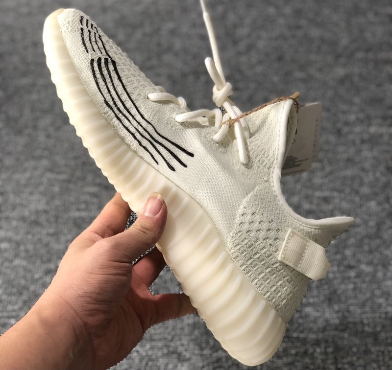 아디다스 Yeezy 350v2 용년 한정판 흰색/검정색 001-271481