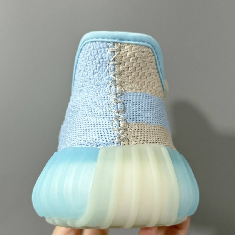 Yeezy 350 V2 하늘색 스니커즈 001-271492
