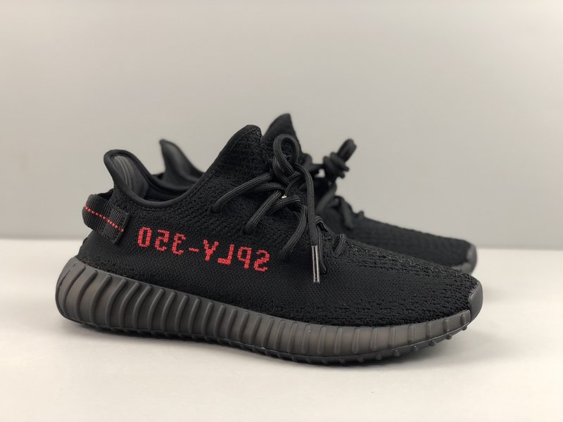 Yeezy 350 V2 블랙레드 스니커즈 001-271509