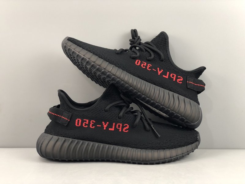 Yeezy 350 V2 블랙레드 스니커즈 001-271509