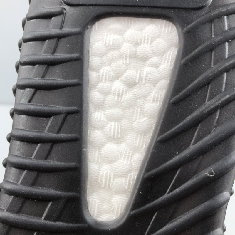 Yeezy 350 V2 블랙레드 스니커즈 001-271509