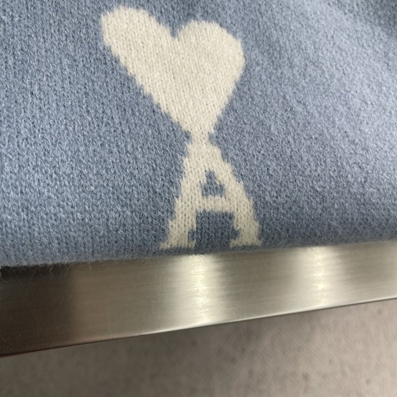 Ami Paris 하트 자카드 크루넥 스웨터 001-271830
