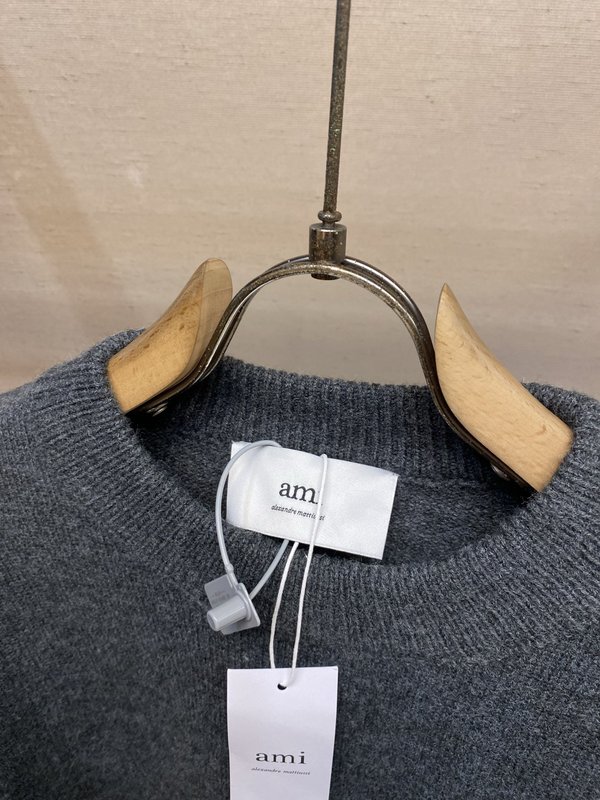 AMI Paris 하트로고 스웨터 001-271838