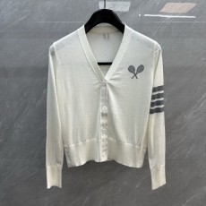 톰브라운 테니스라켓 자카드 V넥 카디건 001-271874