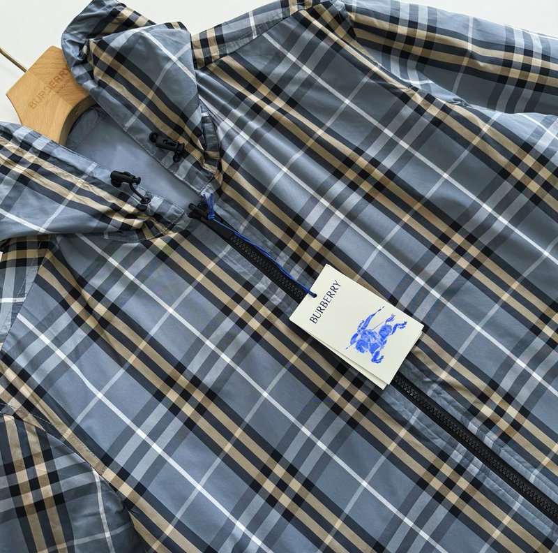 Burberry 양면 착용 격자 무늬 후드 코트 001-271967