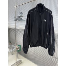 Balenciaga 로고 자수 하이넥 자켓 001-272046