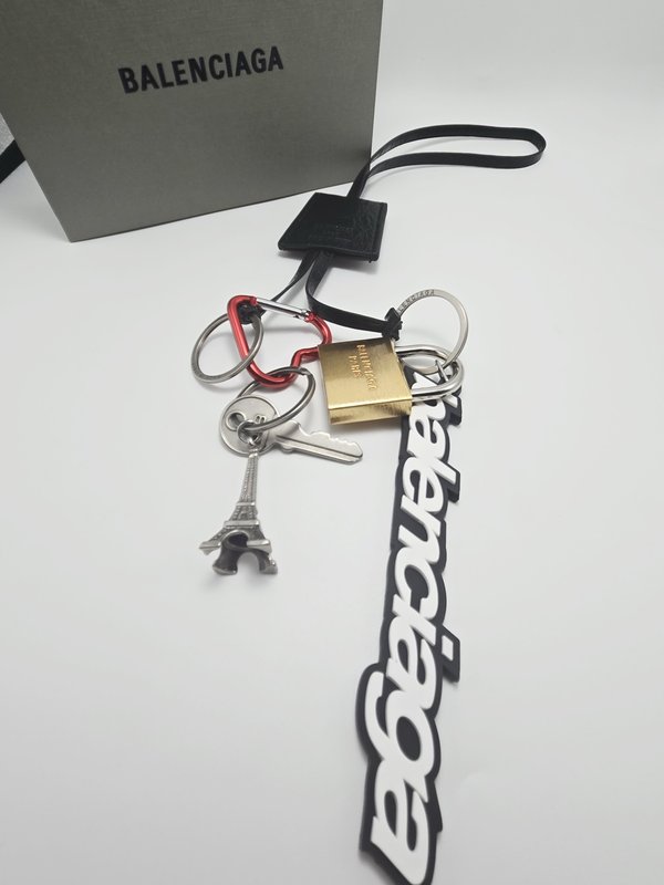 발렌시아가 멀티 키링 심플 키홀더 001-272159