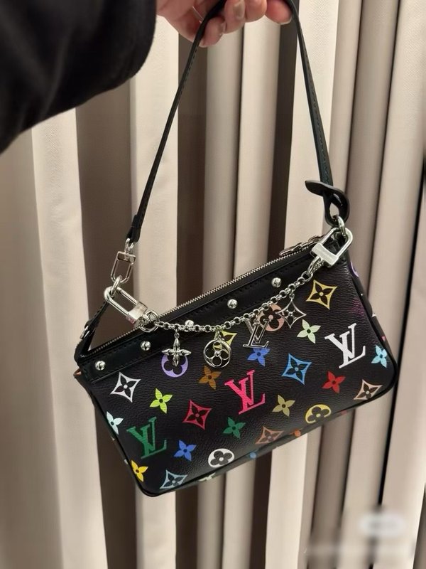 루이 키링 파우치 장식 은색 001-272472