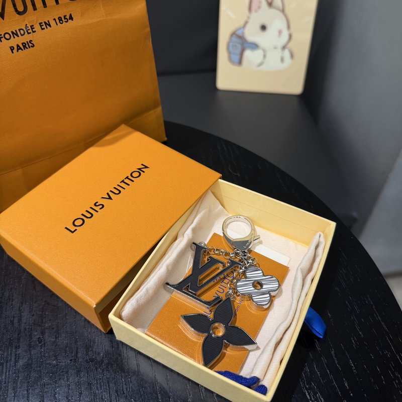 루이비통 플뢰르 드 모노그램 팬던트 키링 001-273127