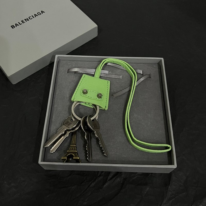 발렌시아가 키링 001-273229
