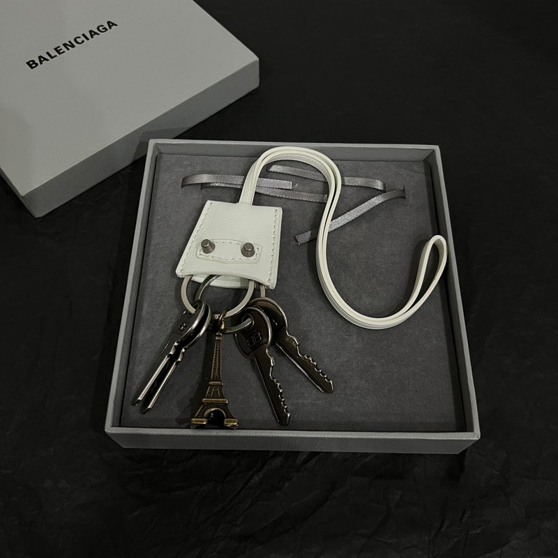 발렌시아가 키링 001-273229