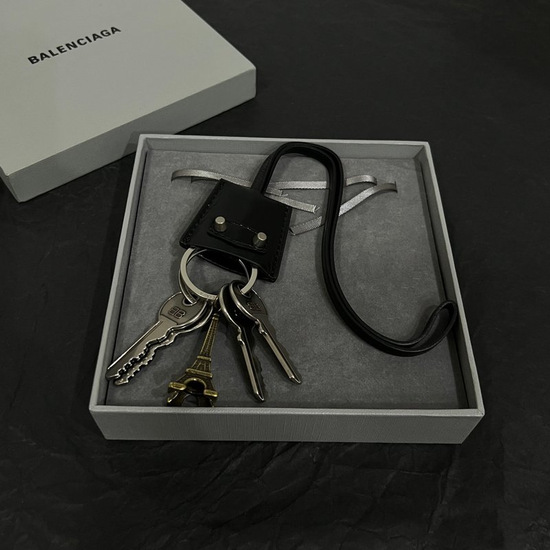 발렌시아가 키링 001-273229