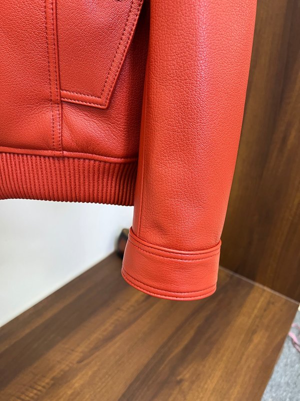 LV 리치 그레인 소가죽 턴다운 칼라 파일럿 재킷 001-273699