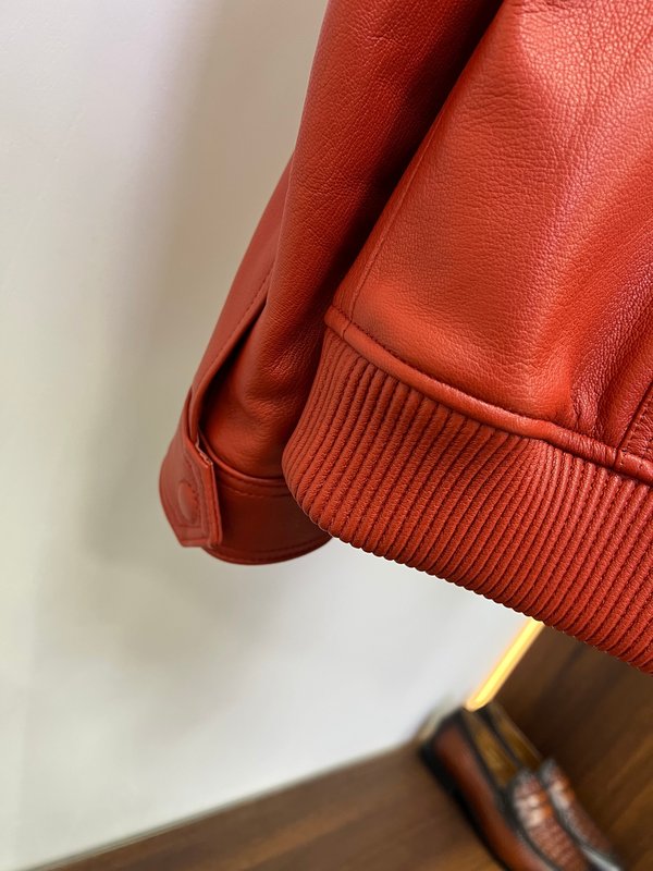 LV 리치 그레인 소가죽 턴다운 칼라 파일럿 재킷 001-273699