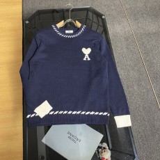 AMI 하트 자수 라운드넥 스웨터 001-273772