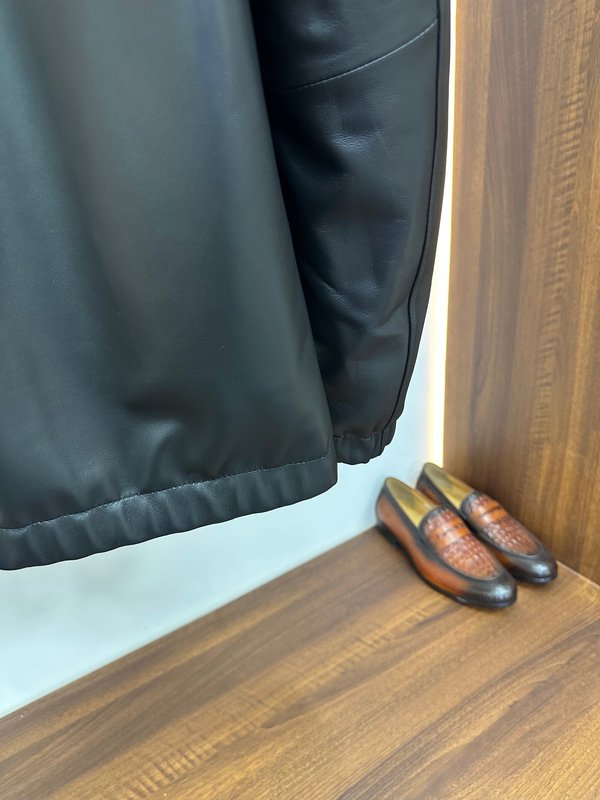 로로피아나 양면 착용 스탠드 칼라 재킷 001-273923