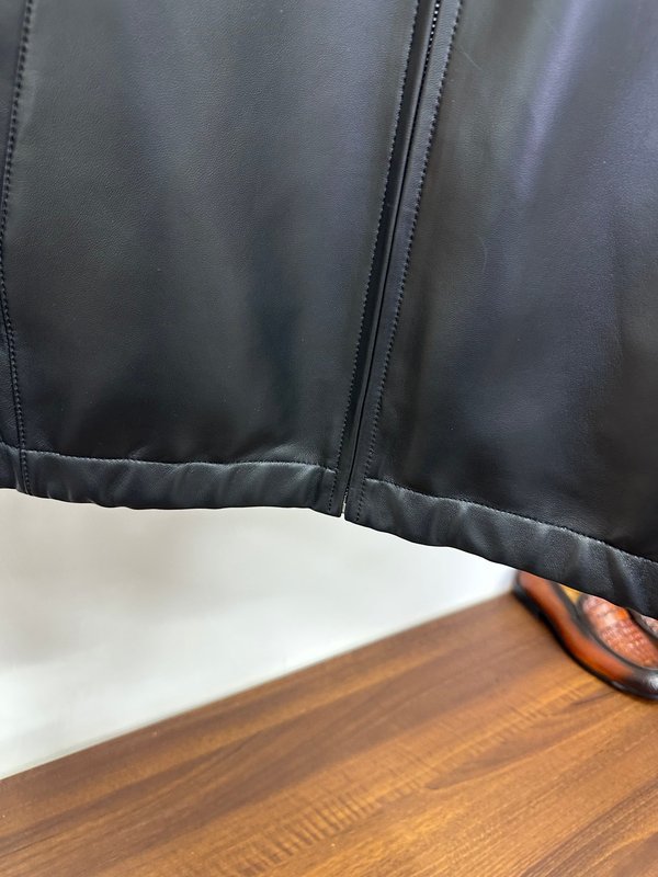 로로피아나 양면 착용 스탠드 칼라 재킷 001-273923