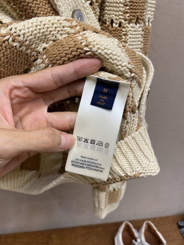 루이비통 컬러블록 체크 가죽 로고 가디건 001-274169