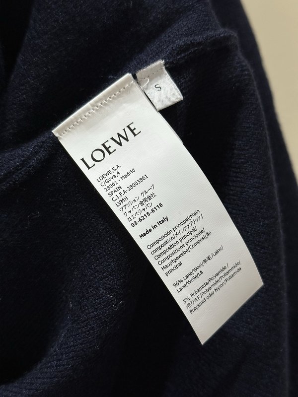 LOEWE 패딩 자수 라운드넥 스웨터 001-274967