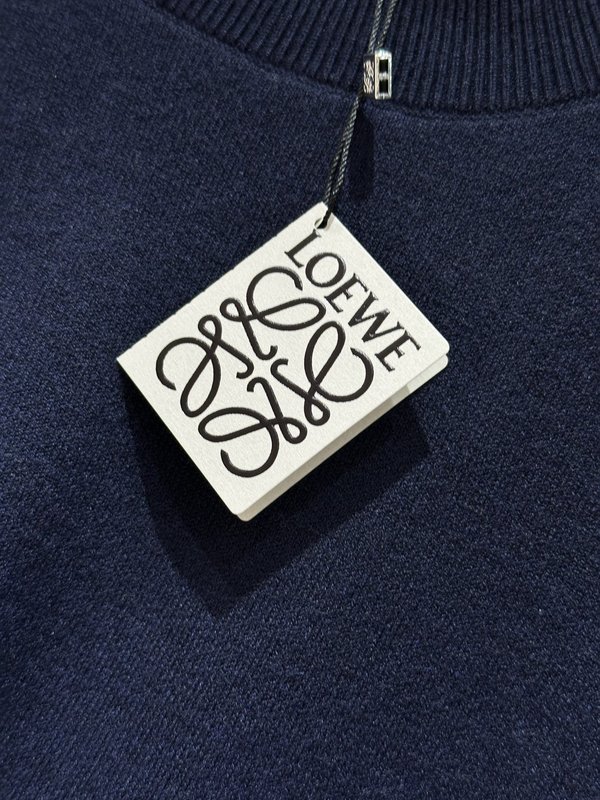 LOEWE 패딩 자수 라운드넥 스웨터 001-274967