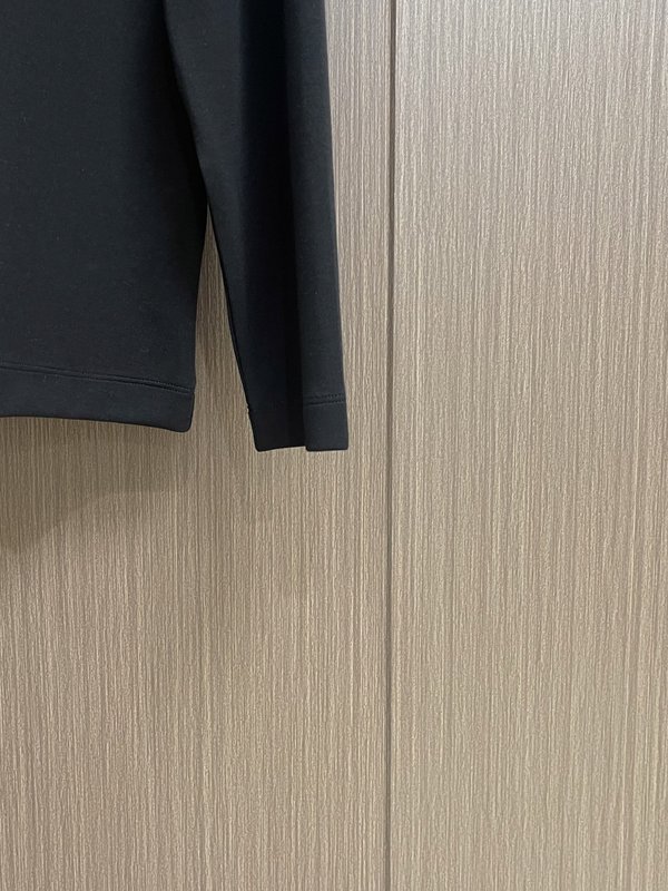 LOEWE 자수 로고 긴팔 티셔츠 001-275001