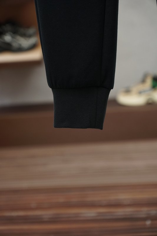프라다 블랙 스웨트팬츠 001-275382