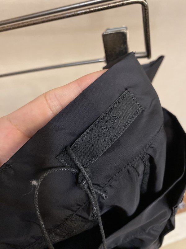 프라다 레터링 자수 나일론 팬츠 001-275489