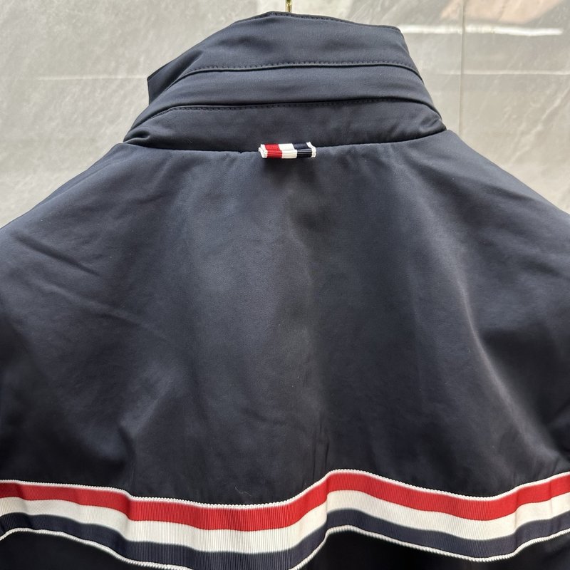 Thom Browne 대형 컬러 스트라이프 스탠드칼라 001-276017
