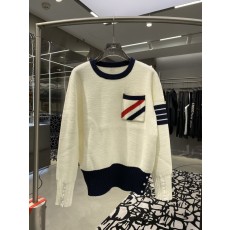 포켓 레드 화이트 블루 라운드넥 스웨터 001-276031