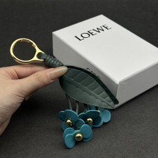 로에베 딸기꽃 잎 소가죽 키링 001-276401