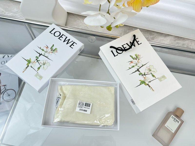 Loewe 가죽 메뚜기 키링 참 001-276410