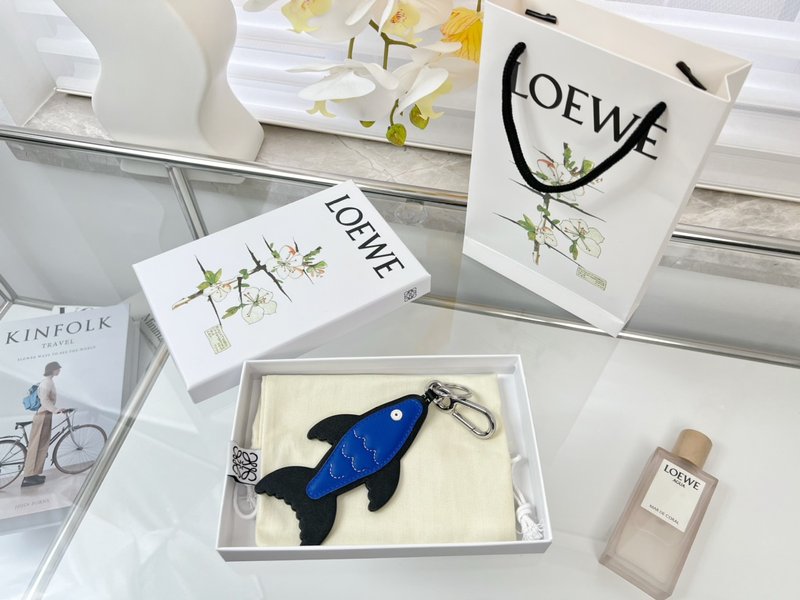 Loewe 가죽 키링 펜던트 001-276414