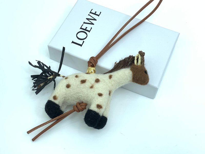 LOEWE 울 기린 키링 001-276419