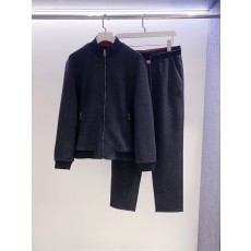 LP 로고 자수 스탠드칼라 가디건 & 조거팬츠 세트 001-277006