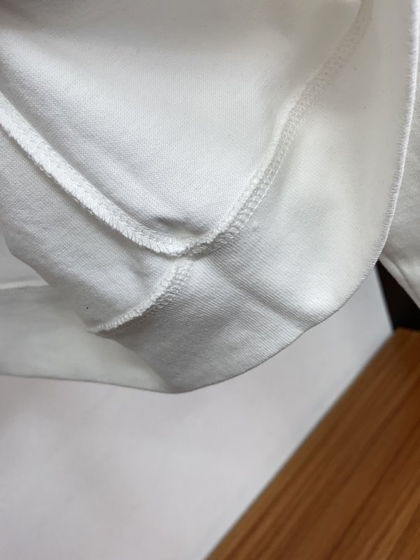 스톤 아일랜드 26SS 라운드넥 롱슬리브 티셔츠 001-277296