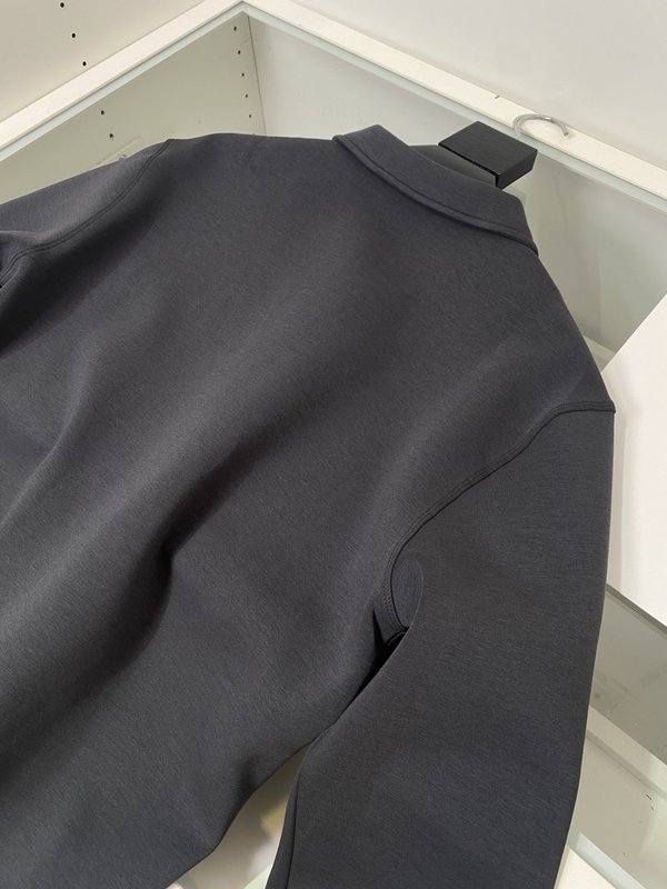 Moncler 스탠드칼라 맨투맨 가죽 패치 포켓 기모 001-277302