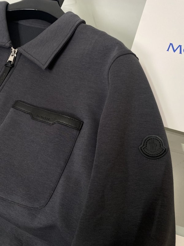 Moncler 스탠드칼라 맨투맨 가죽 패치 포켓 기모 001-277302