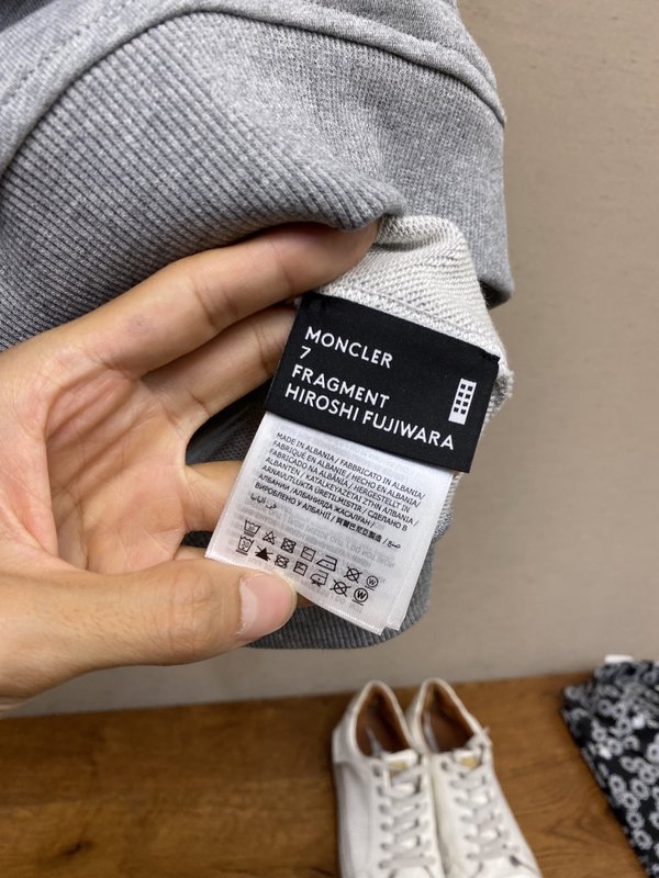 Moncler 프린트 라운드넥 스웨트셔츠 001-277306