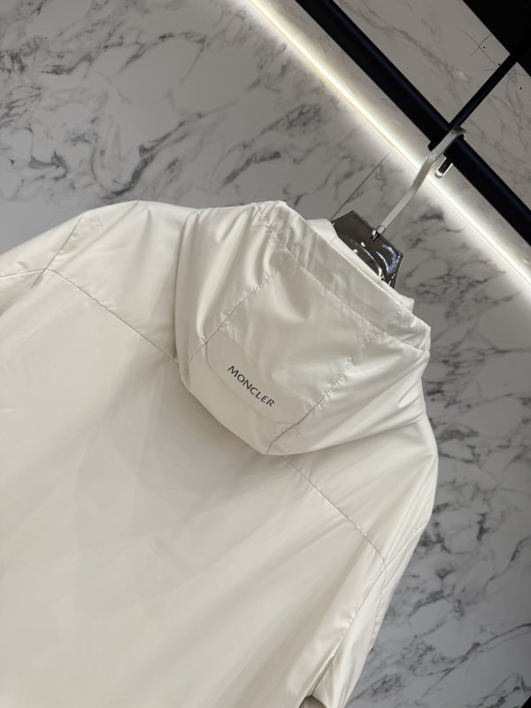 Moncler 남성 구조적 커트 아웃터 001-277358