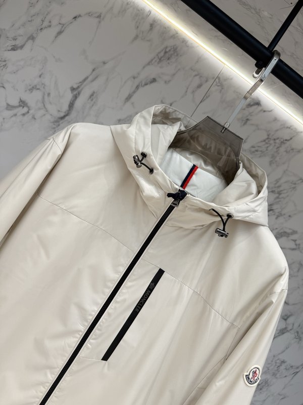 Moncler 남성 구조적 커트 아웃터 001-277358