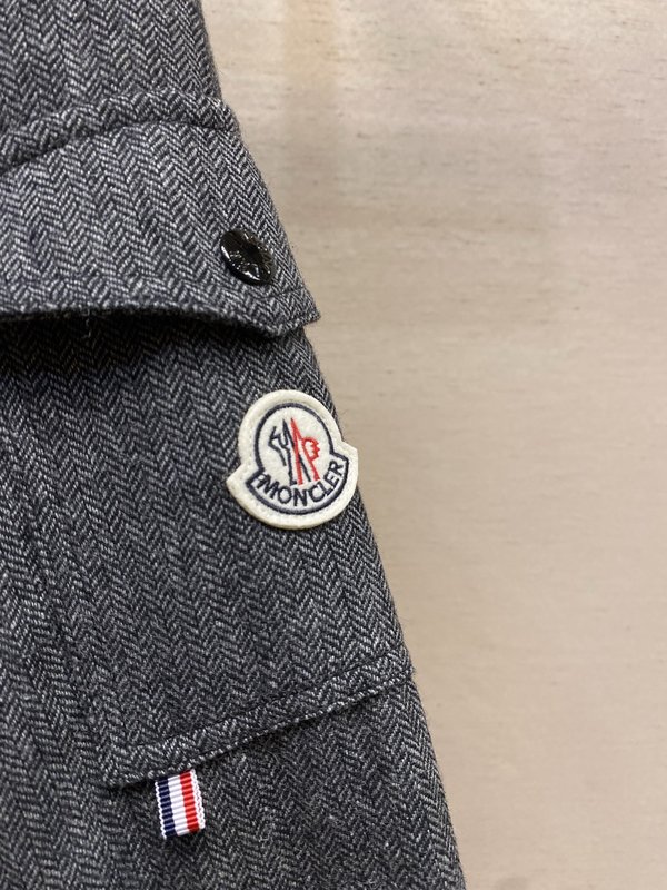 Moncler 울 스트라이프 지퍼 재킷 001-277363