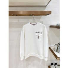 몽클레어 포켓 배지 라운드넥 스웨트셔츠 001-277531