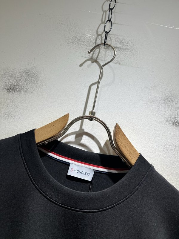 Moncler 몽클레르 2026 가을겨울 긴팔 티셔츠 001-277542