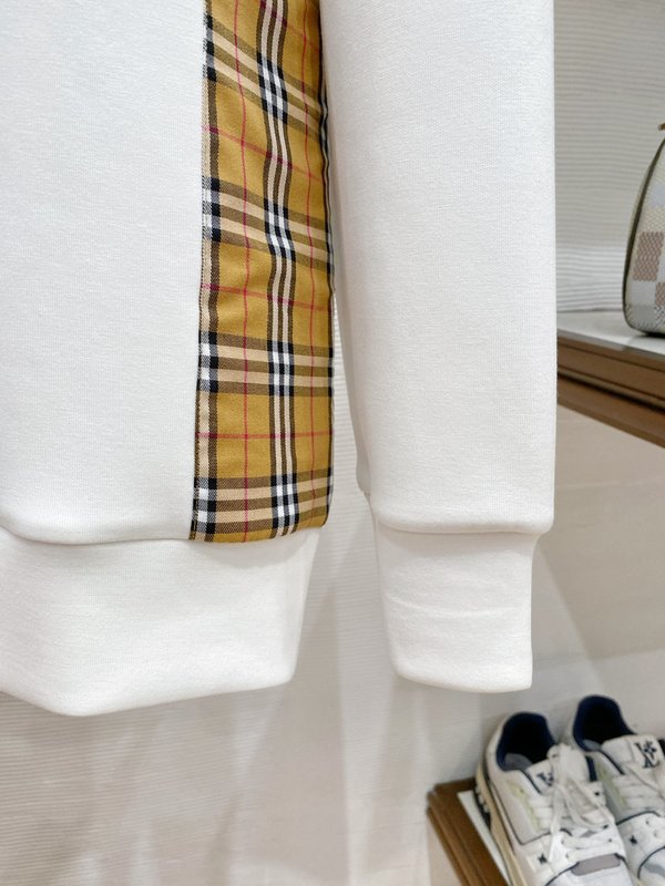 Burberry 라운드넥 스웨트셔츠 001-277709