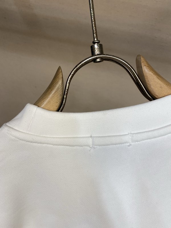 버버리 클래식 TB 레터 자수 라운드넥 스웻셔츠 001-277779