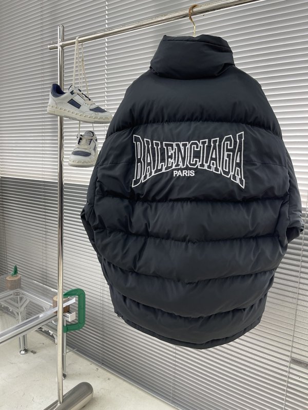 발렌시아가 누빔 코쿤 패딩 점퍼 001-278128