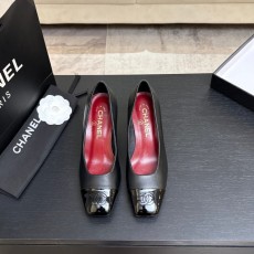 샤넬 클래식 더블 C 가는굽 라운드토 힐 001-278376