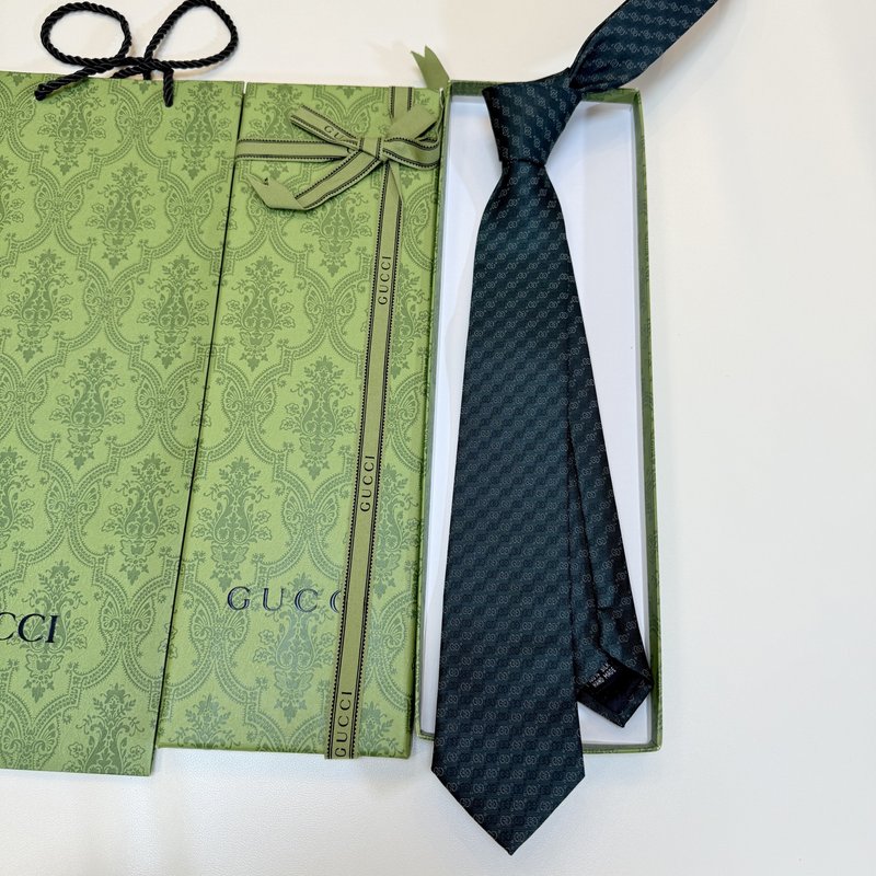 GUCCI 클래식 작은 G 로고 자카드 실크 넥타이 001-278437
